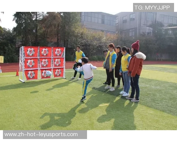 足球袜素描的艺术魅力与运动精神的完美结合探讨